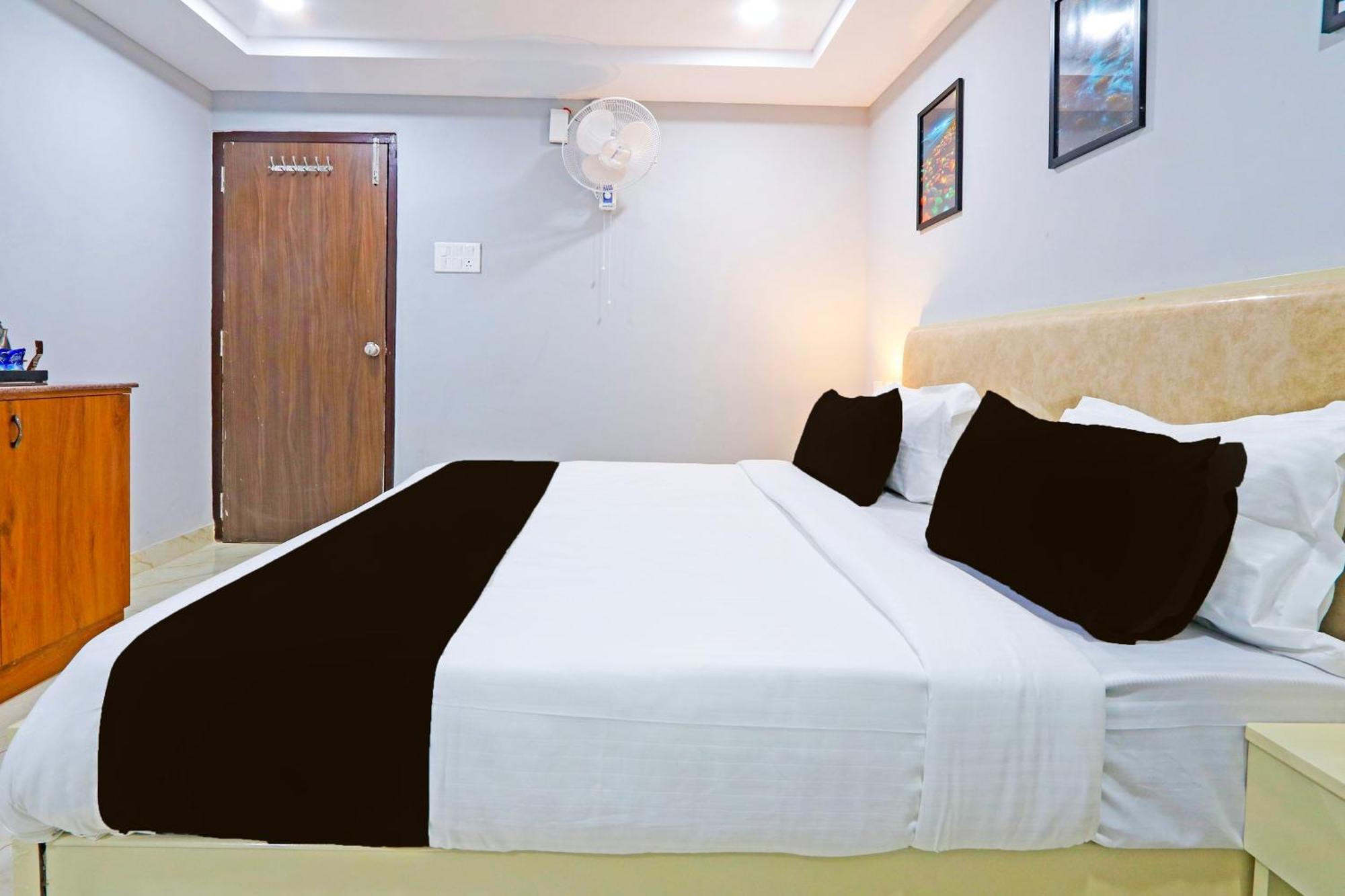 Super Townhouse Qualia Elite S R Nagar Hyderabad Exterior foto